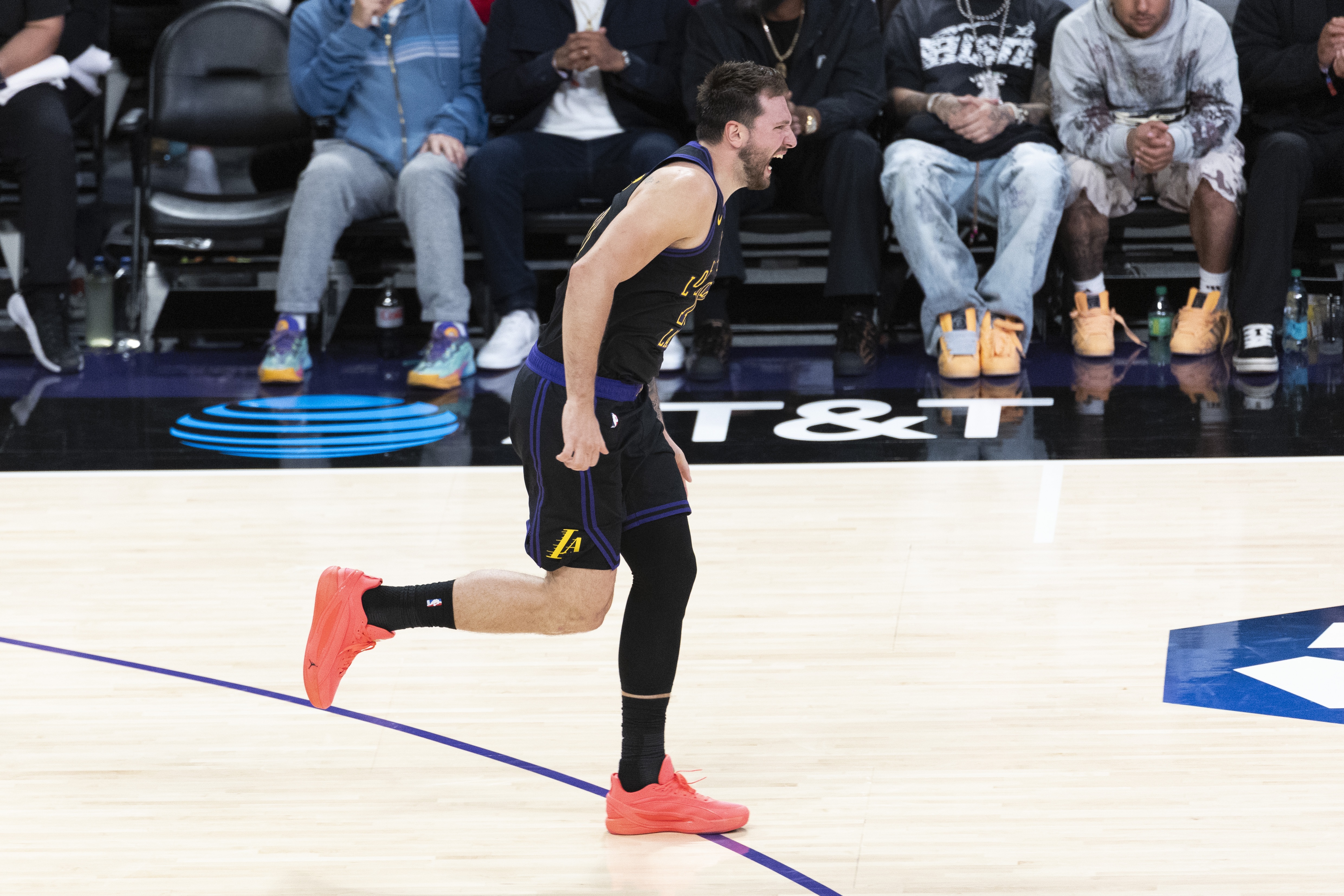 东契奇：我们每个人都助力胜利 斯玛特是我们的防守领袖