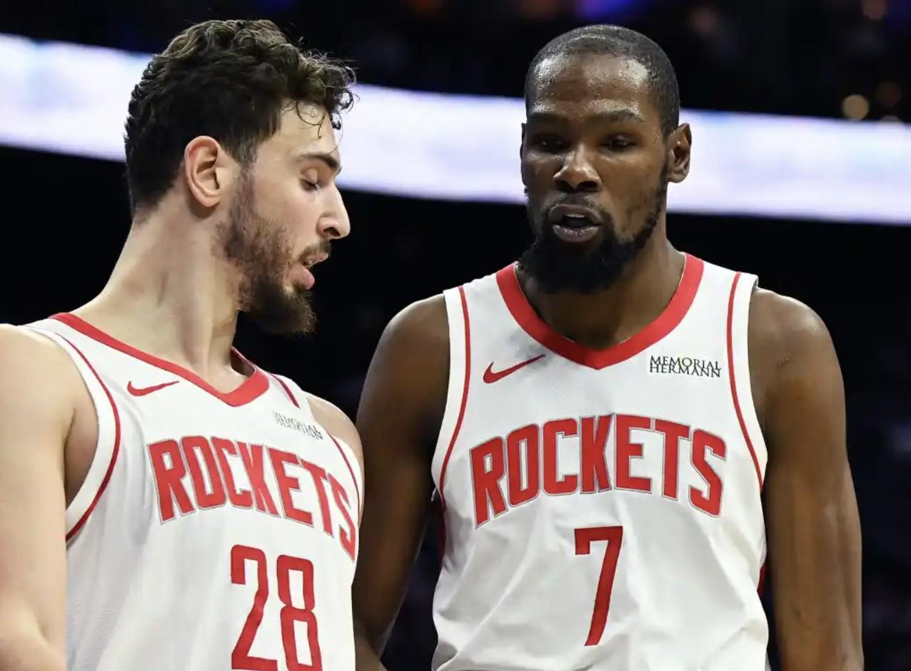 开云-杜兰特：对手包夹我就会为队友创造机会，只是今天空位投不进